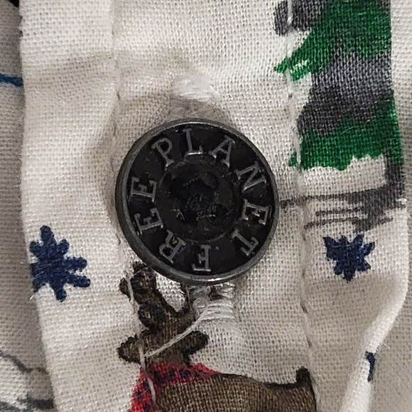 Free Planet Christmas Theme White Button Down Shirt Adult Size Small - Picture 9 of 16